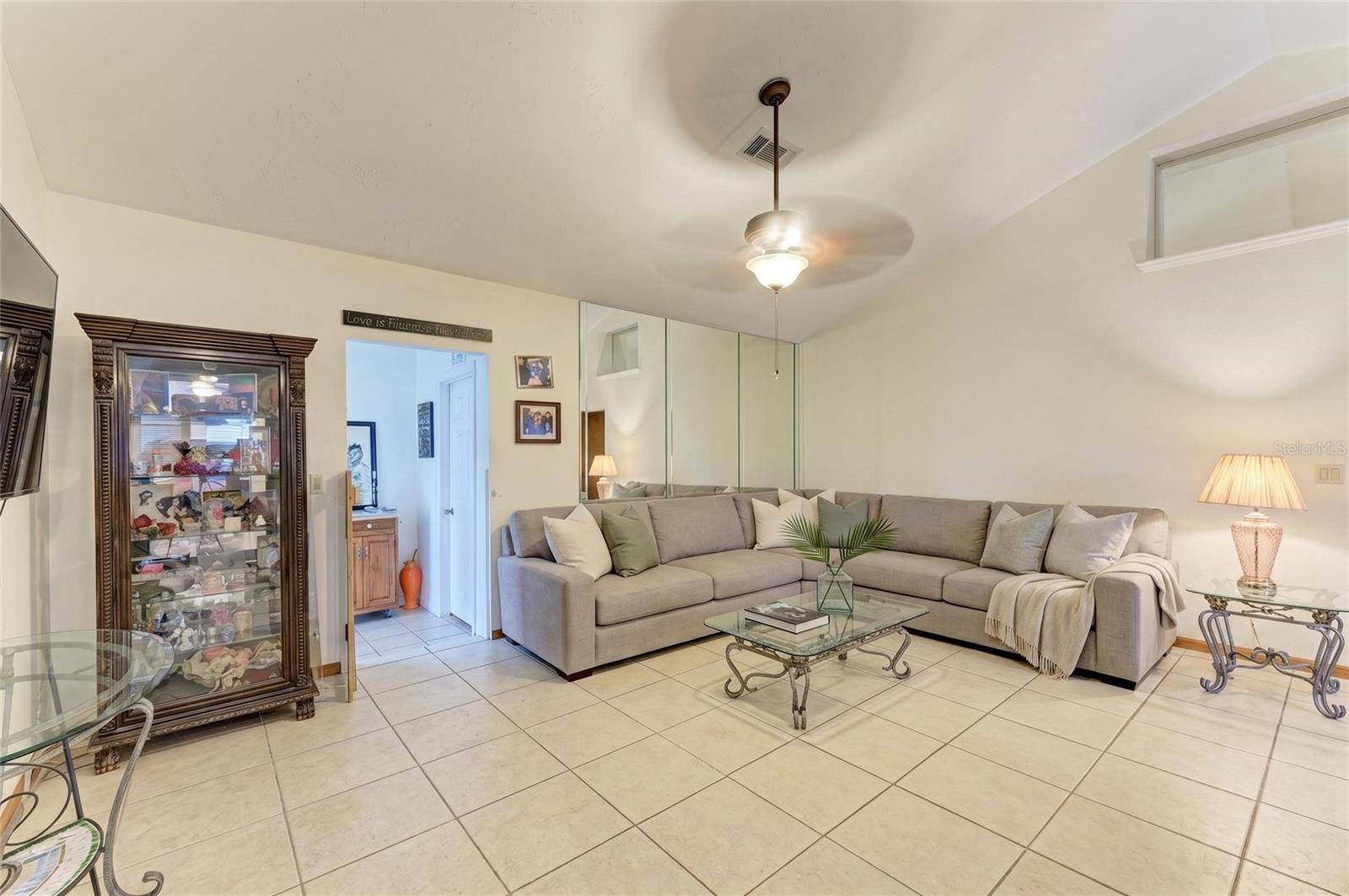 2147 Floribanna St Property Photo 4
