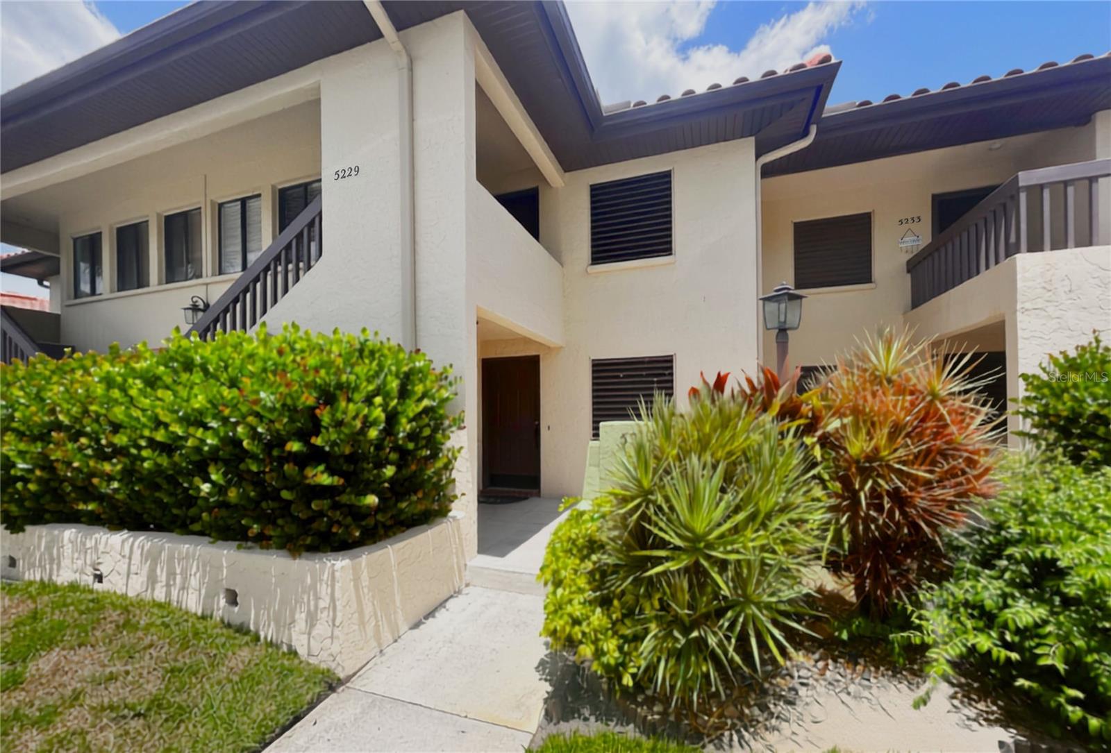 5231 Lake Village Dr #27 Property Photo
