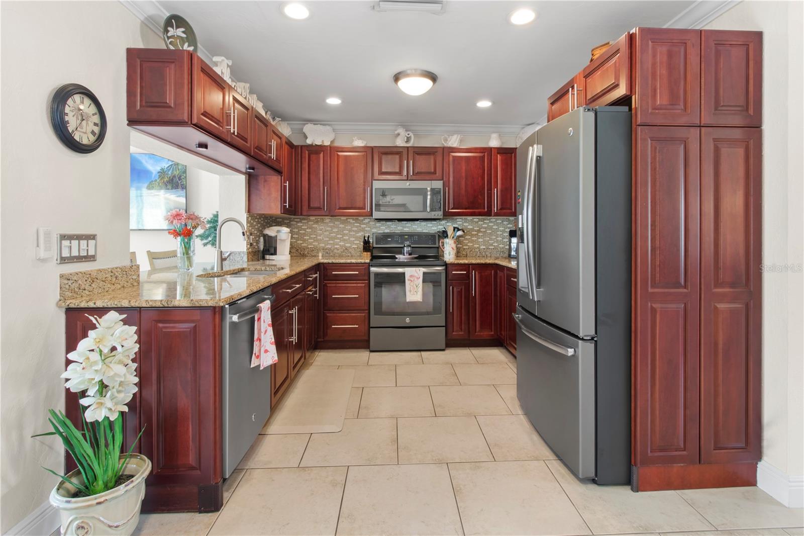 3326 Bougainvillea St Property Photo 7