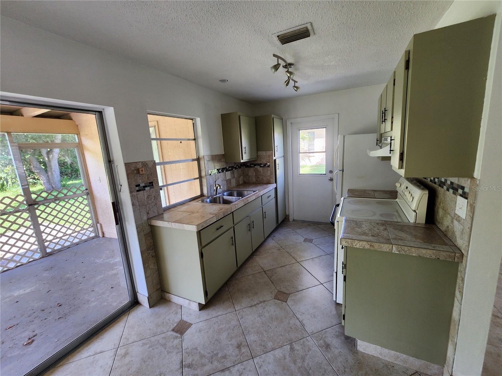 1225 Armsdale Ave Property Photo 10