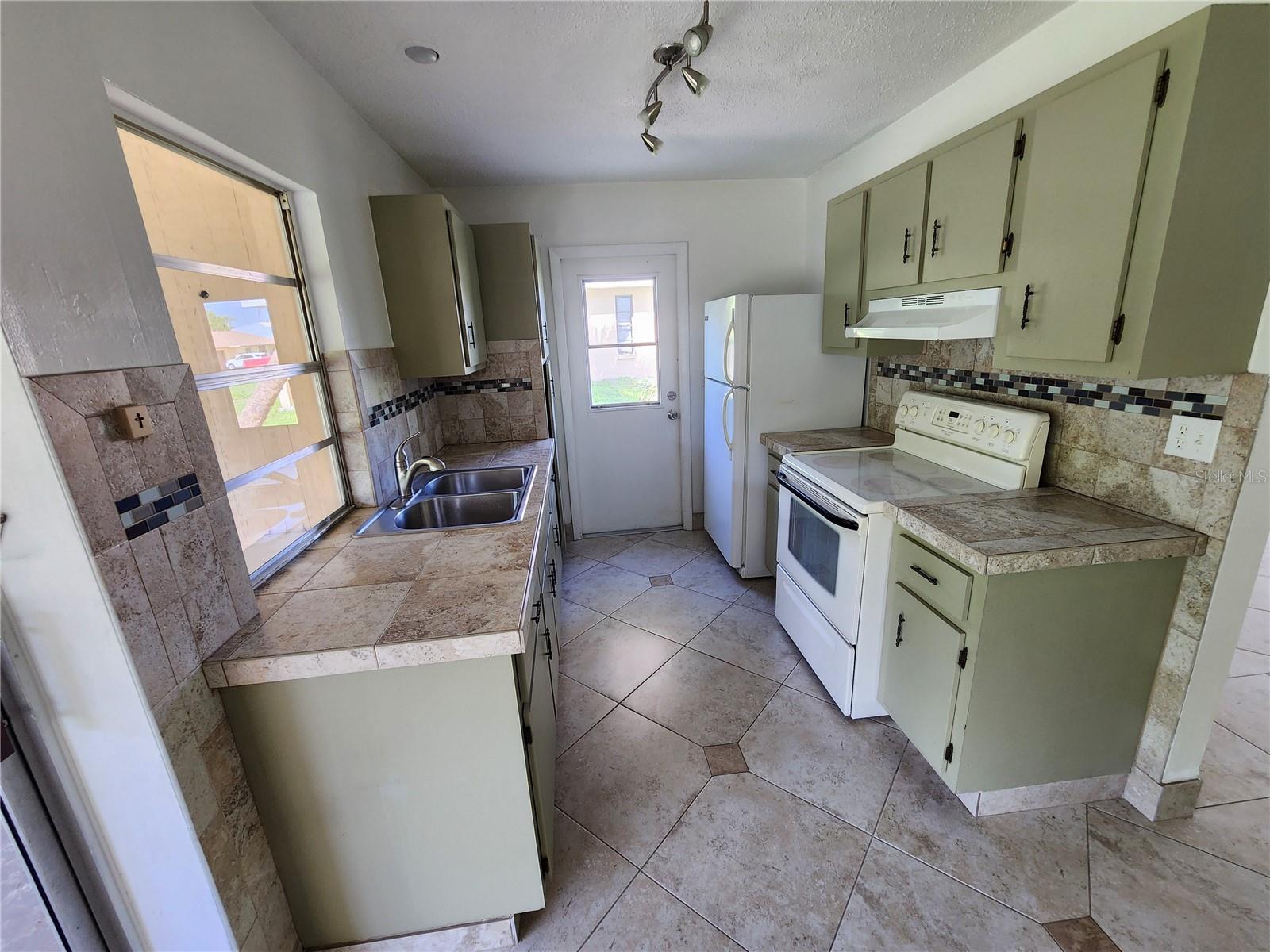 1225 Armsdale Ave Property Photo 11