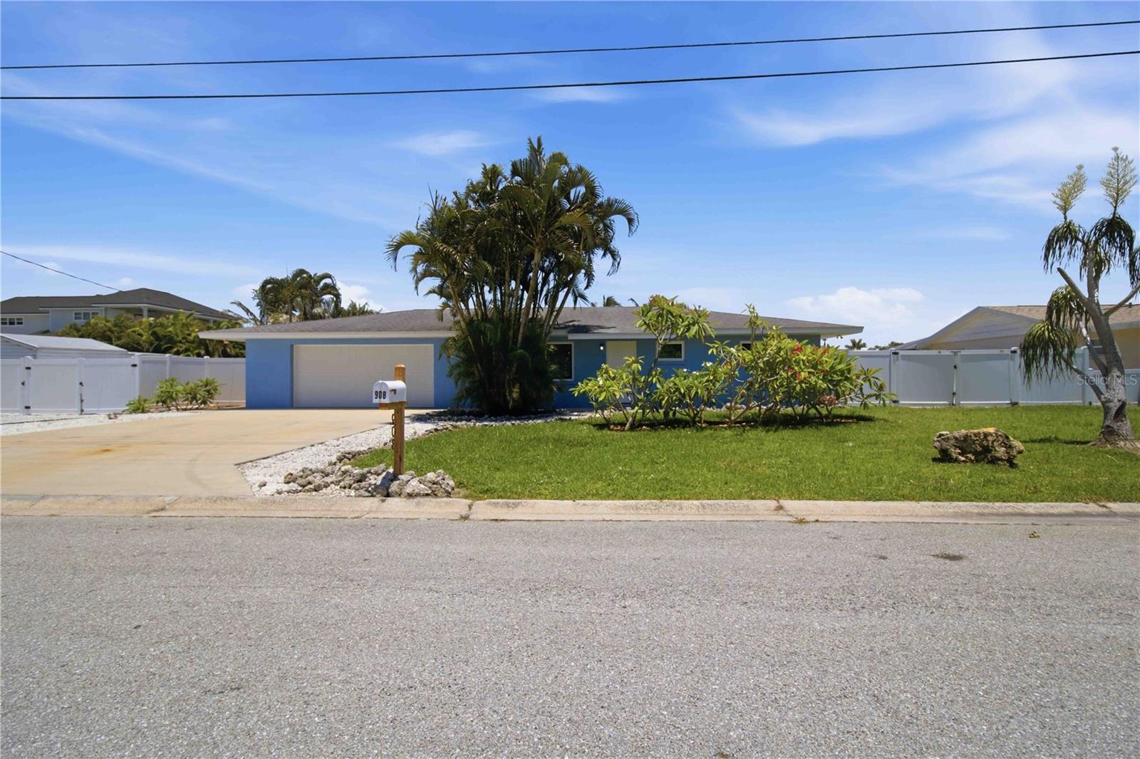 908 24TH AVE W