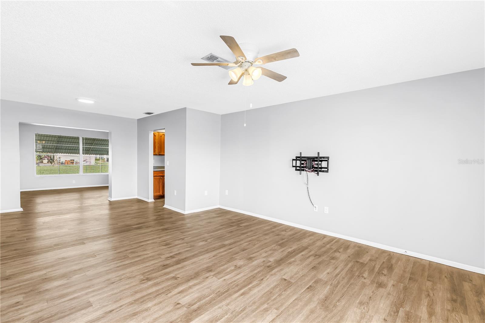 802 Buttonwood Dr Property Photo 5