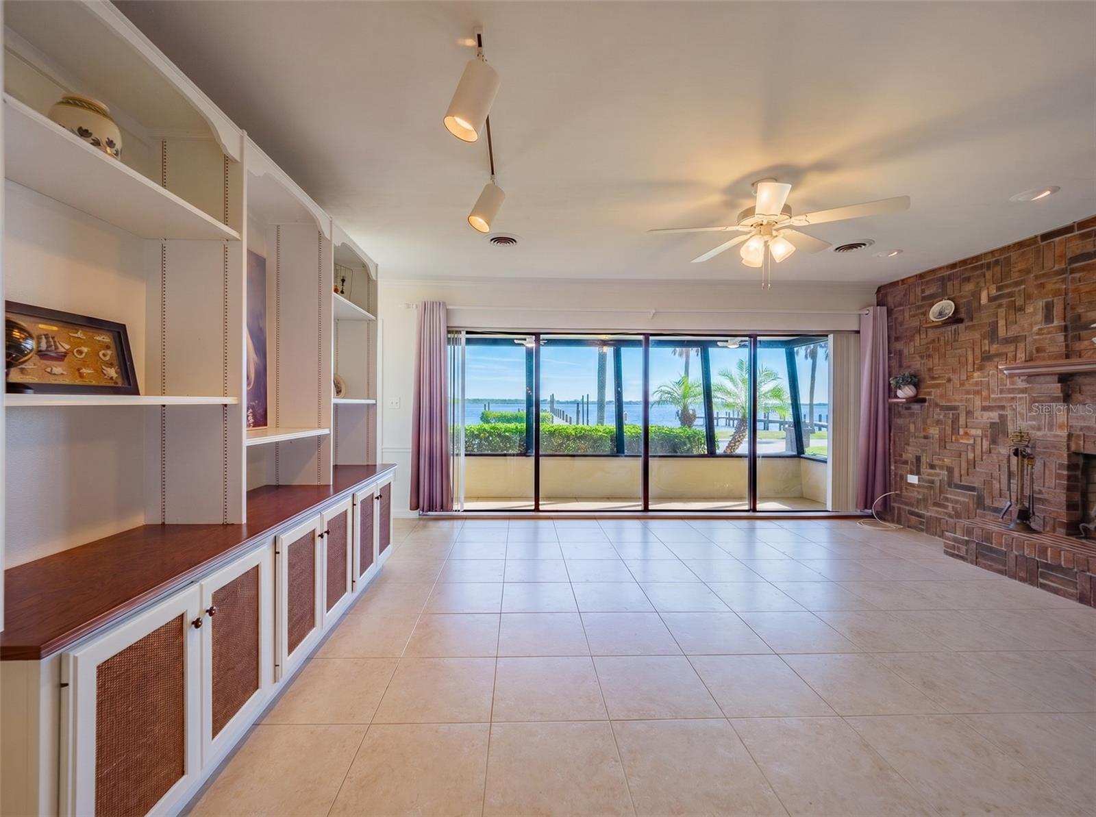 2410 Riverside Dr E Property Photo 4