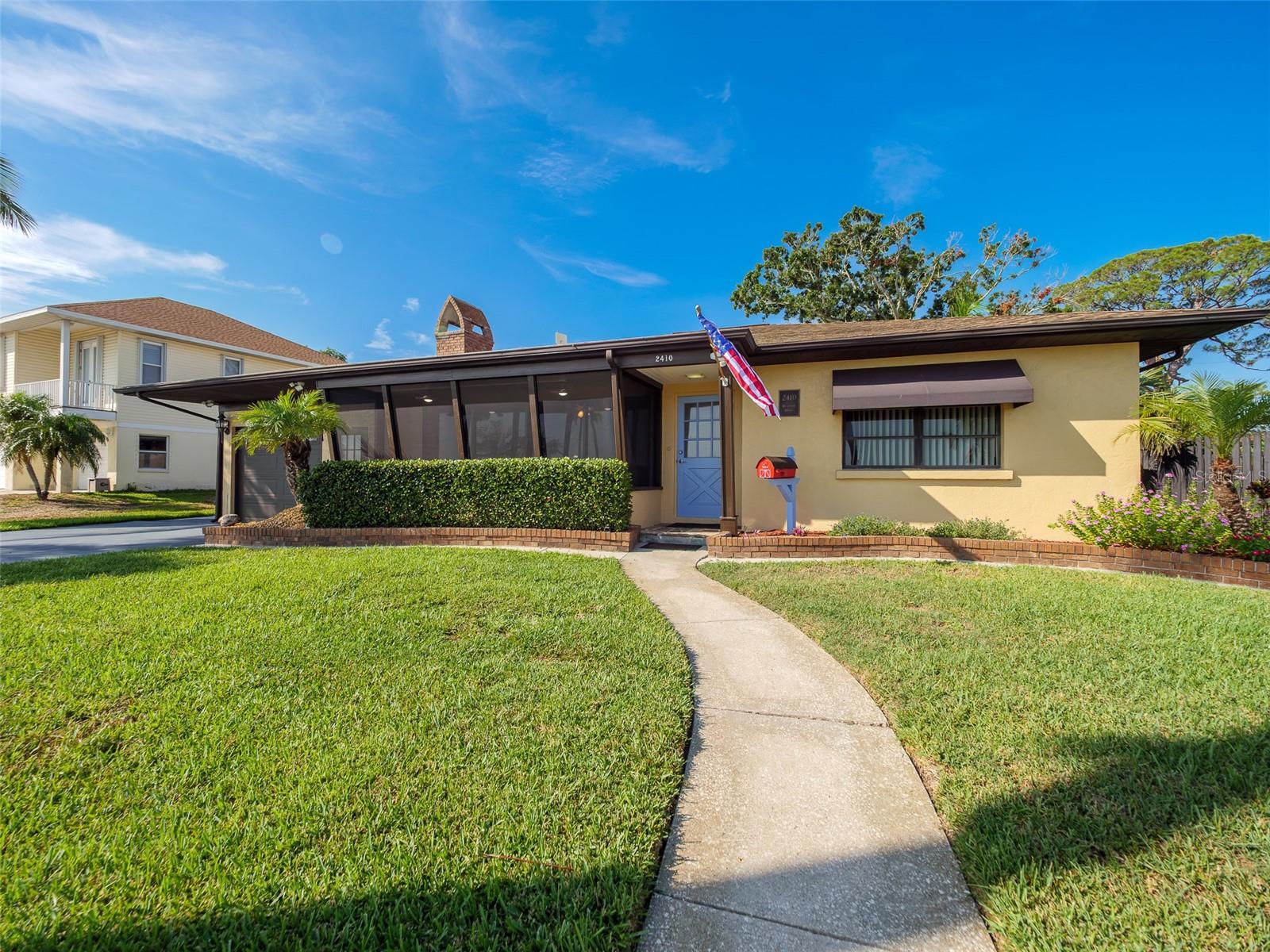 2410 Riverside Dr E Property Photo 9