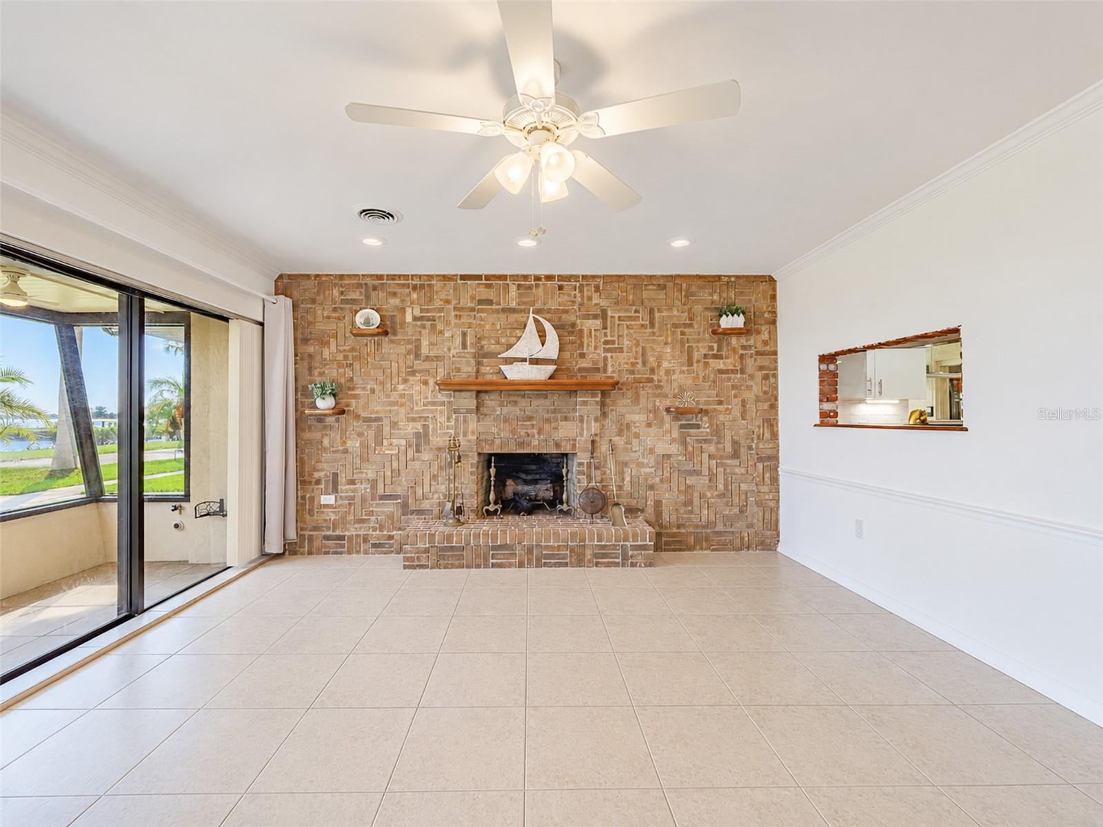 2410 Riverside Dr E Property Photo 11