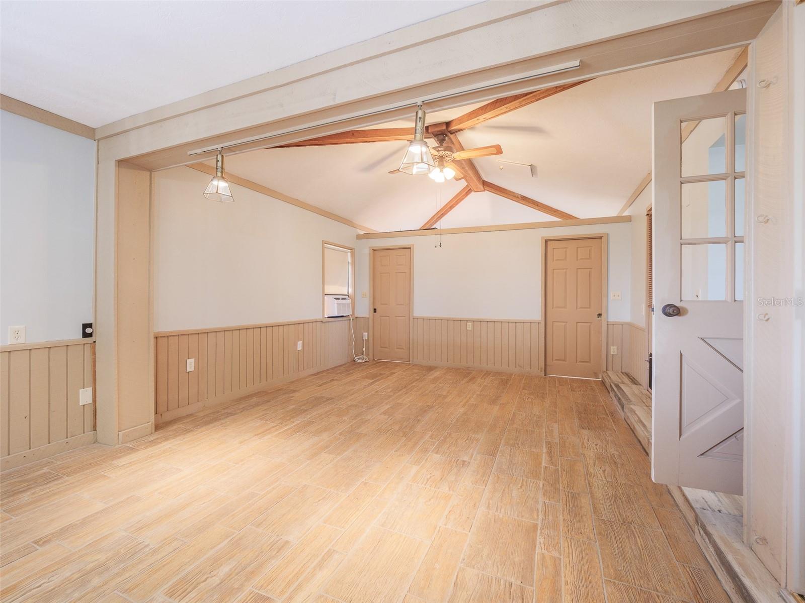 2410 Riverside Dr E Property Photo 32