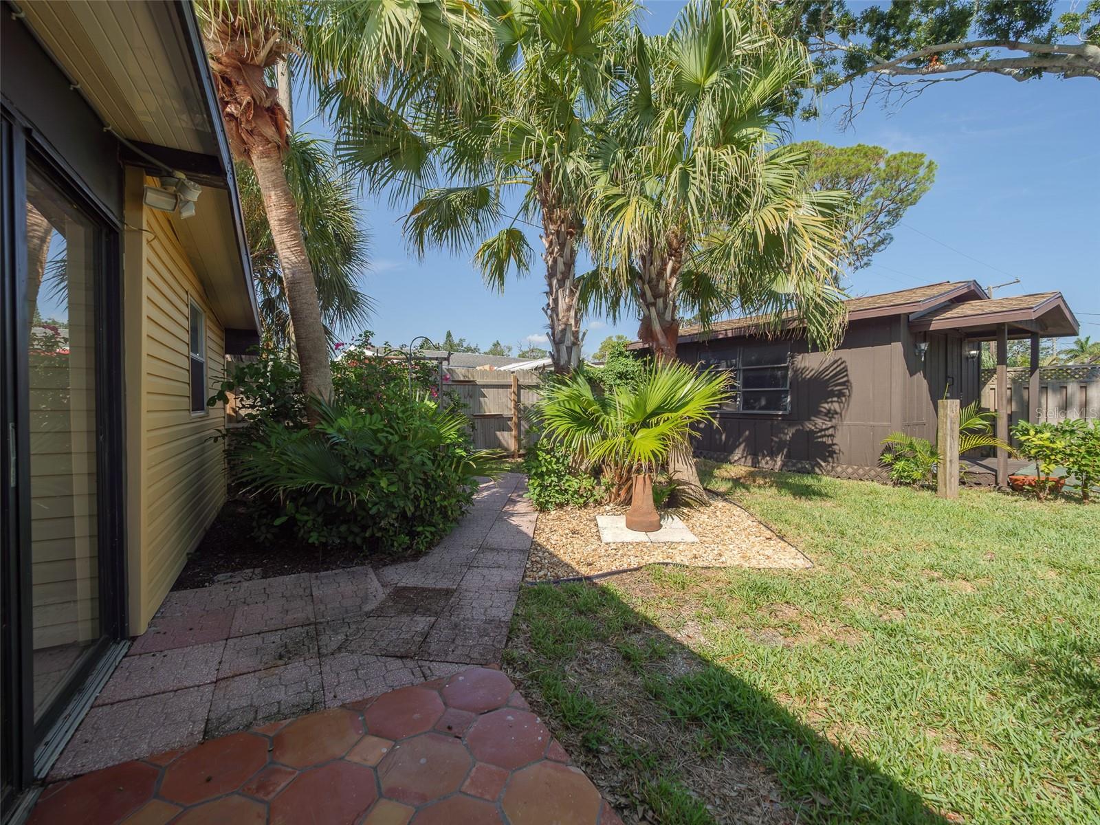 2410 Riverside Dr E Property Photo 47