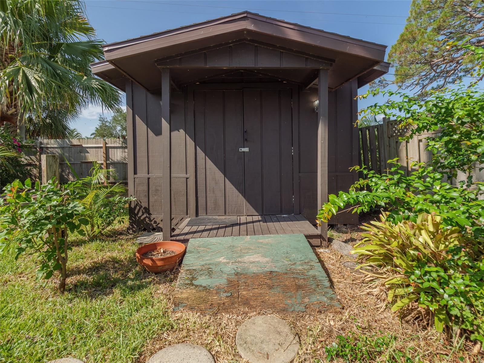 2410 Riverside Dr E Property Photo 49