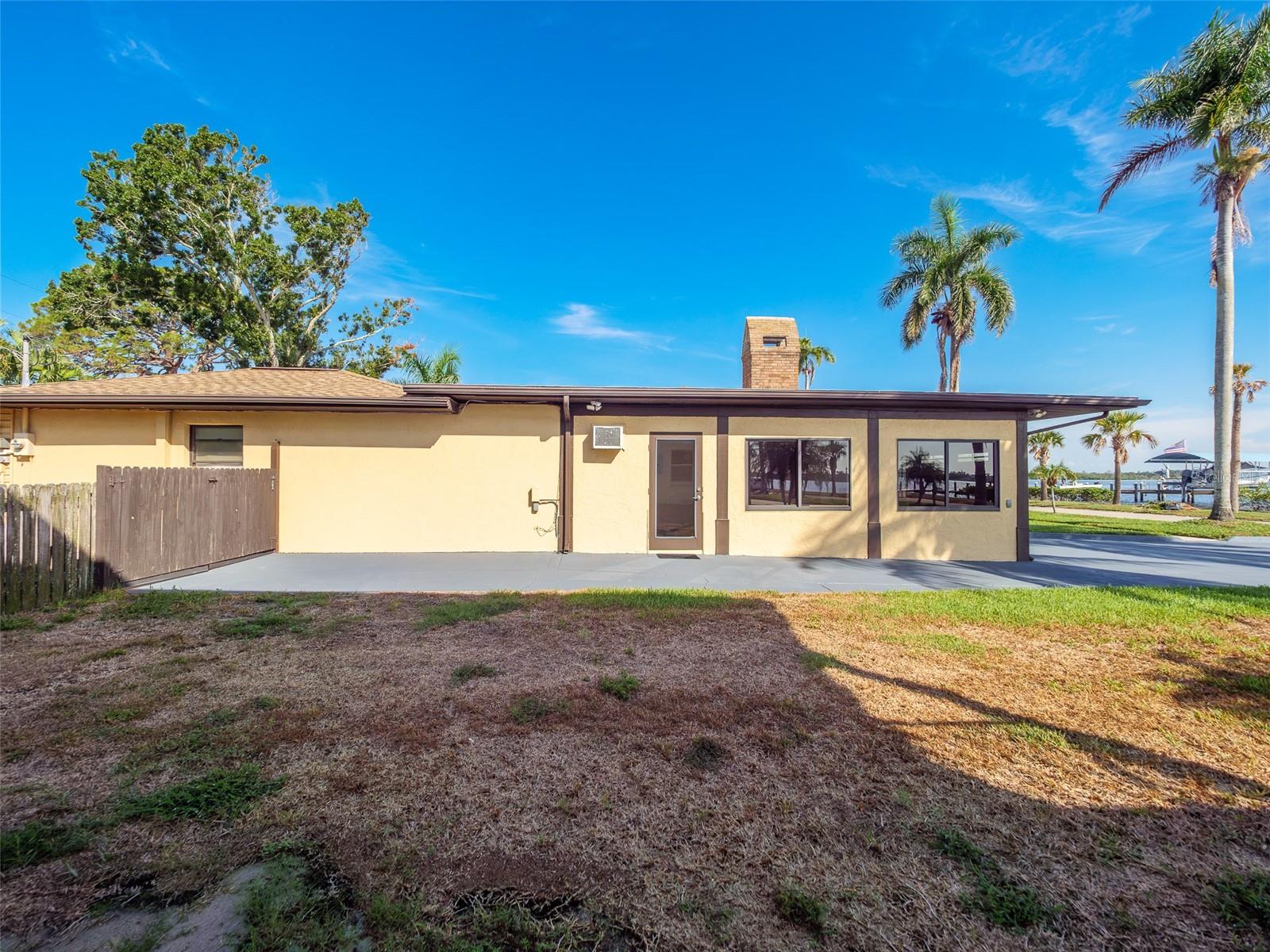 2410 Riverside Dr E Property Photo 61