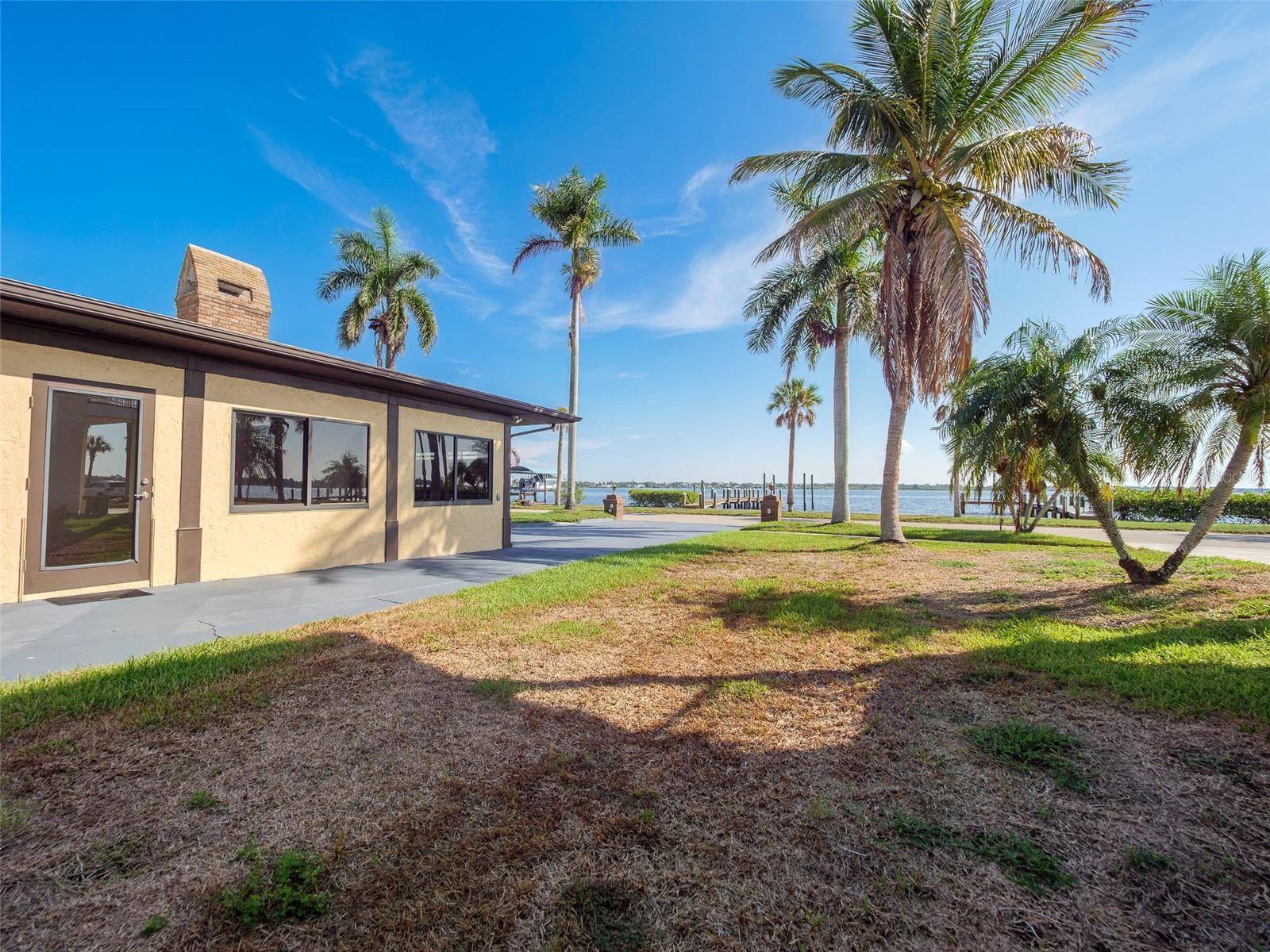 2410 Riverside Dr E Property Photo 62