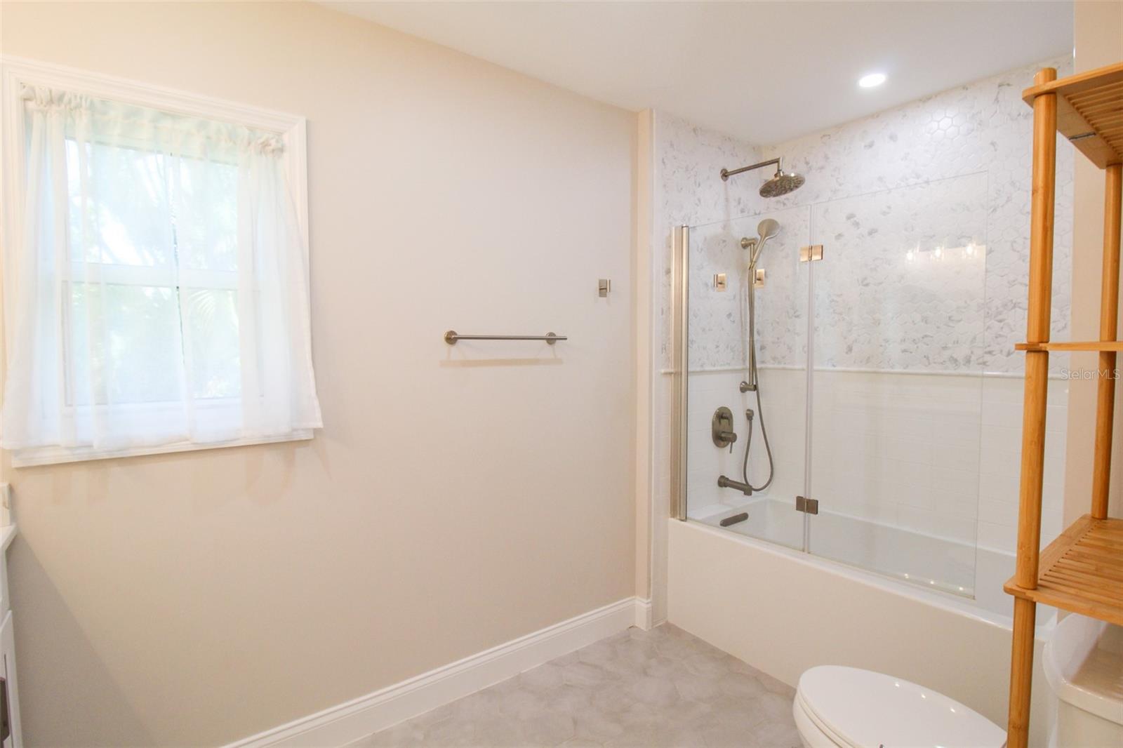 691 Russell St Property Photo 23