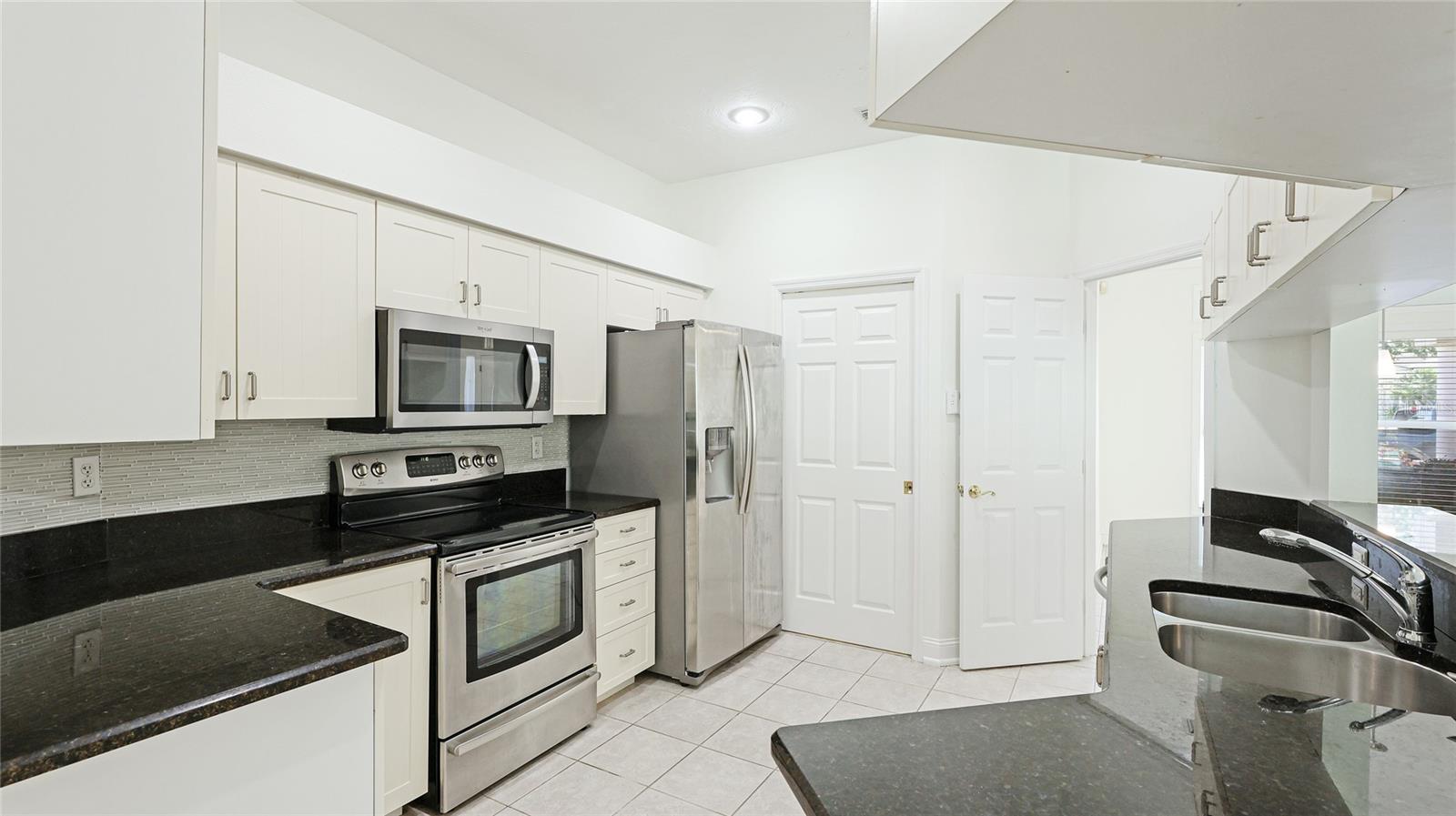534 Oak Bay Dr Property Photo 14