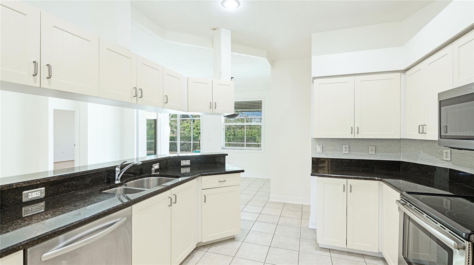 534 Oak Bay Dr Property Photo 17