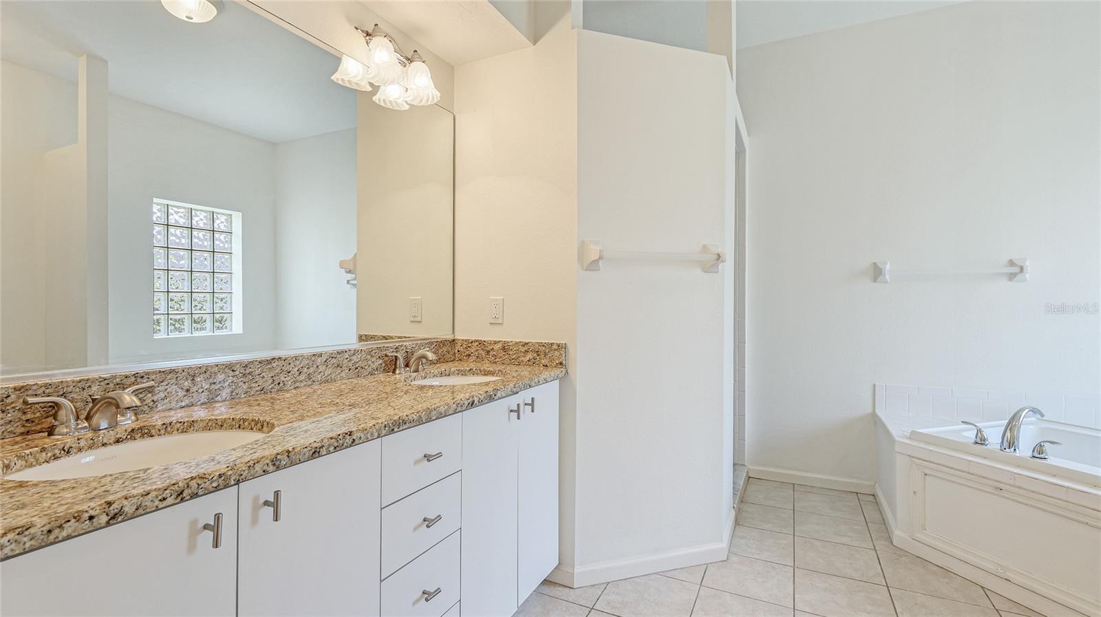 534 Oak Bay Dr Property Photo 21