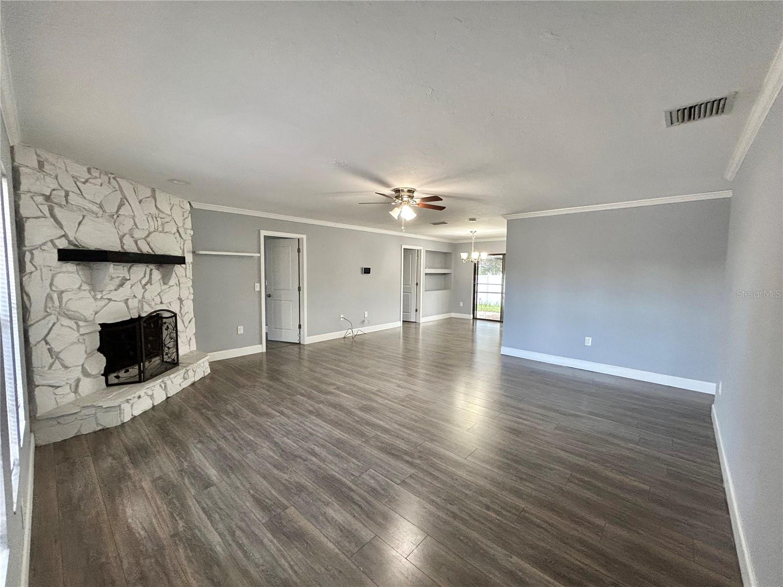 4633 Brooksdale Dr Property Photo 4