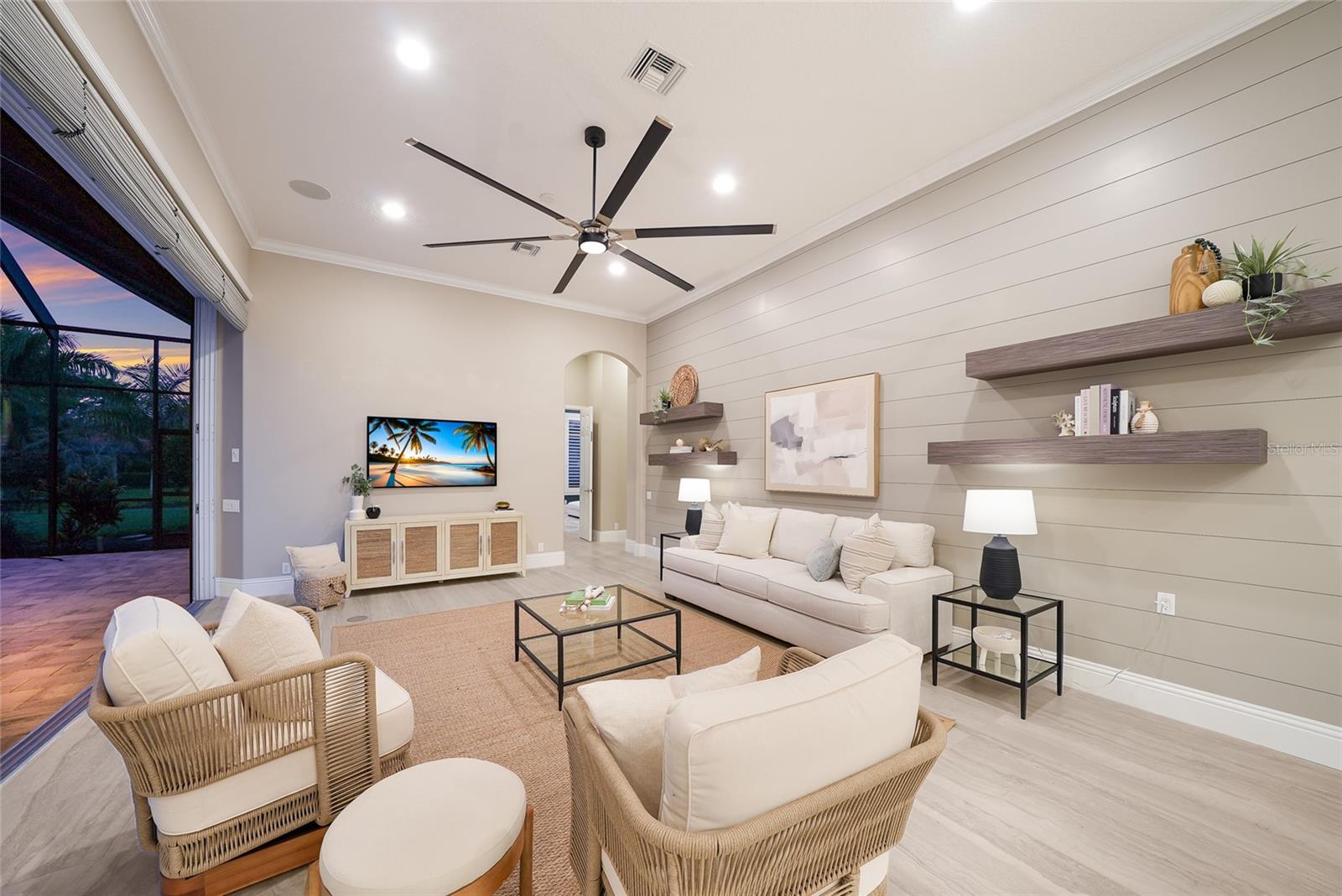 8122 Lone Tree Gln Property Photo 16