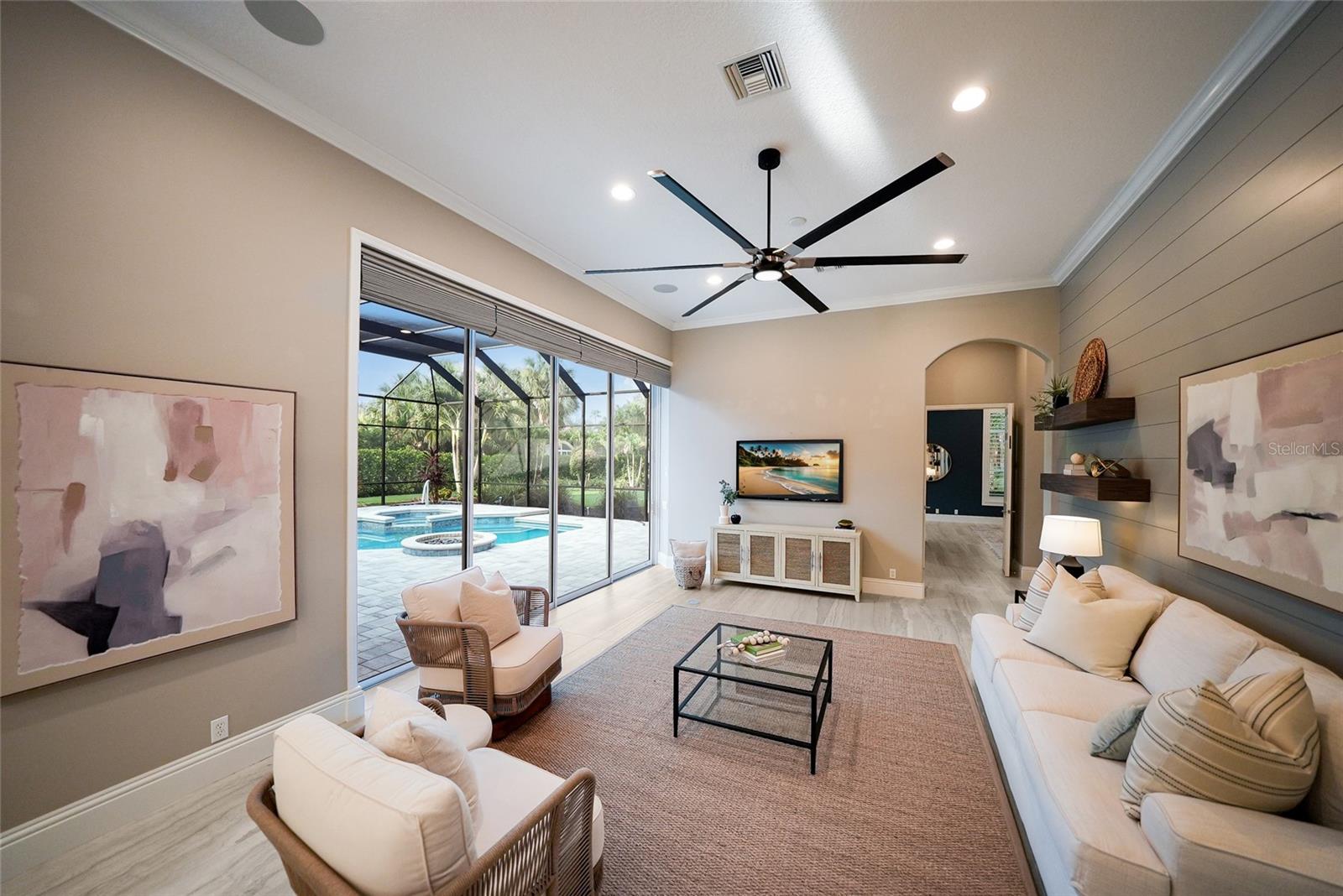 8122 Lone Tree Gln Property Photo 17