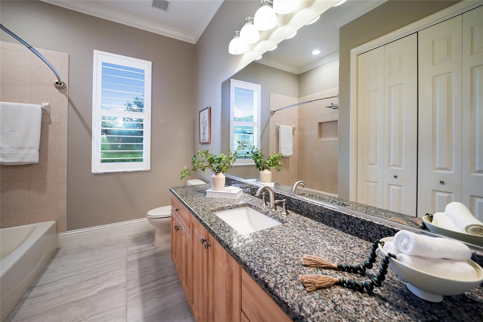 8122 Lone Tree Gln Property Photo 41