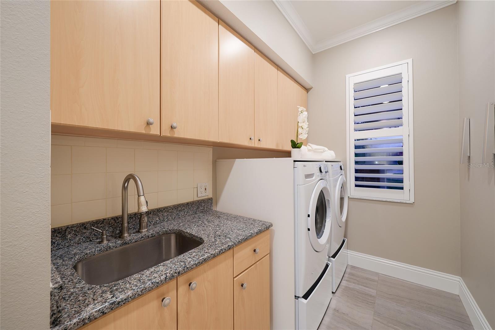 8122 Lone Tree Gln Property Photo 43