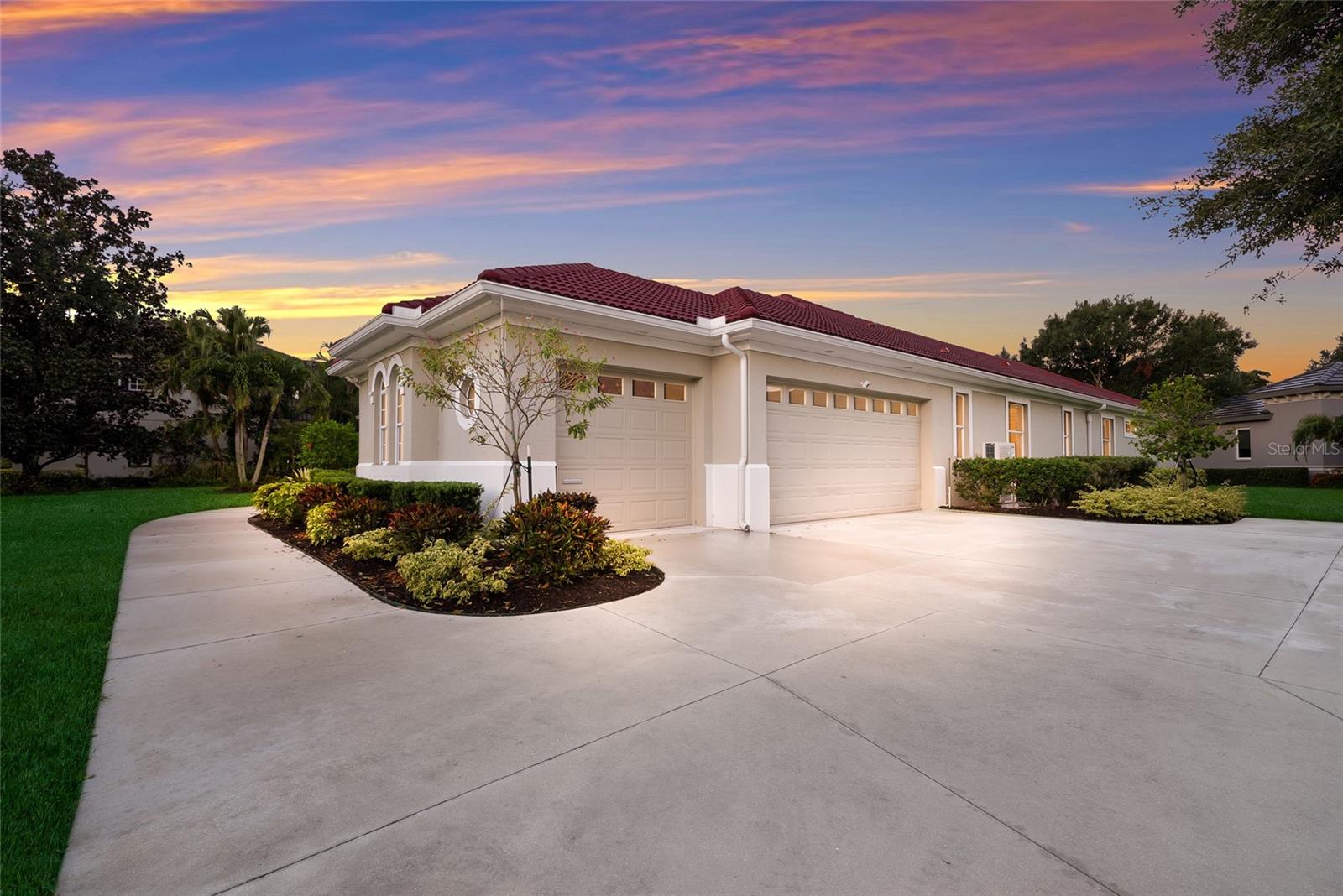 8122 Lone Tree Gln Property Photo 48