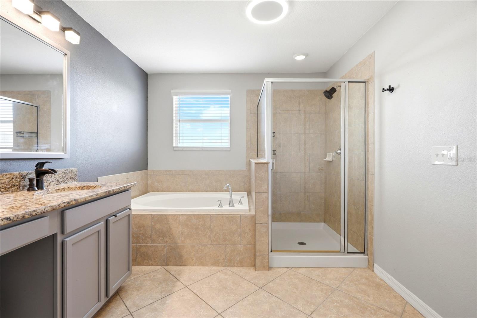909 Meadow Glade Dr Property Photo 27