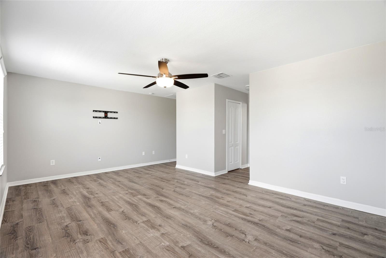 909 Meadow Glade Dr Property Photo 30