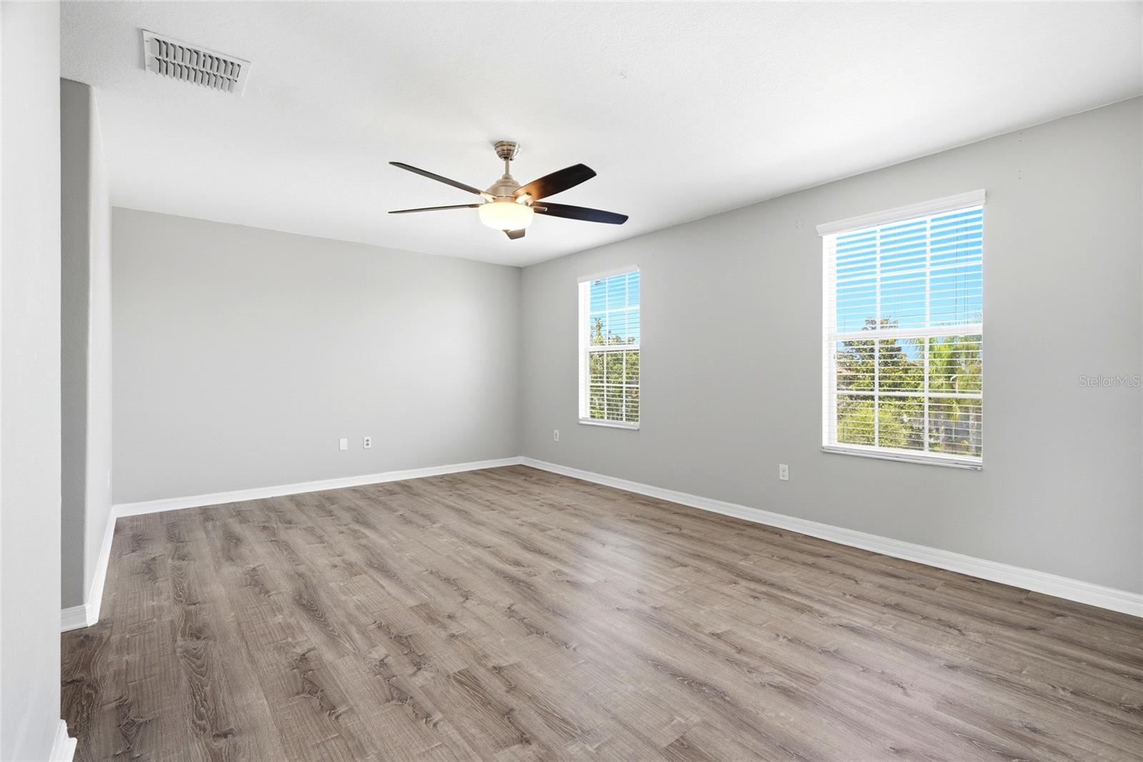 909 Meadow Glade Dr Property Photo 31