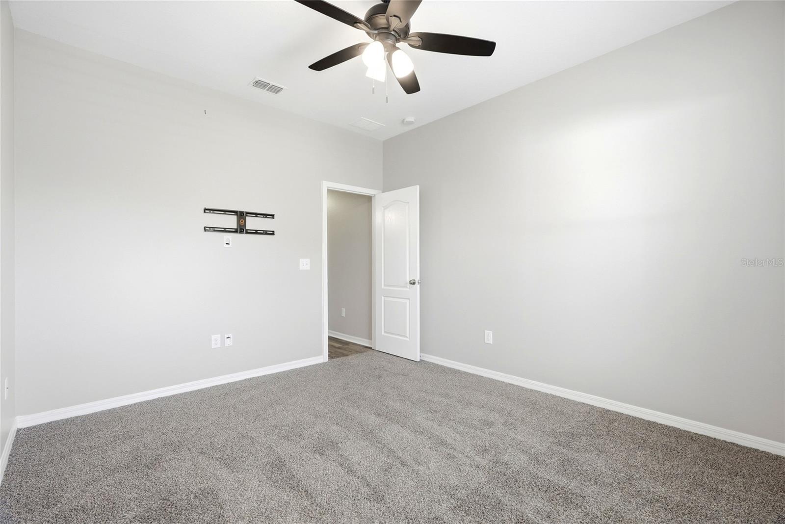 909 Meadow Glade Dr Property Photo 43