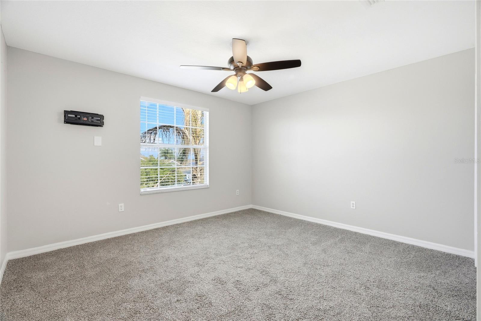 909 Meadow Glade Dr Property Photo 45