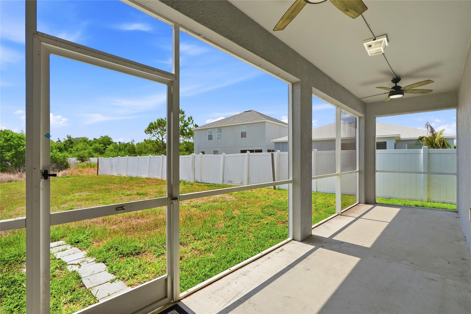 909 Meadow Glade Dr Property Photo 46