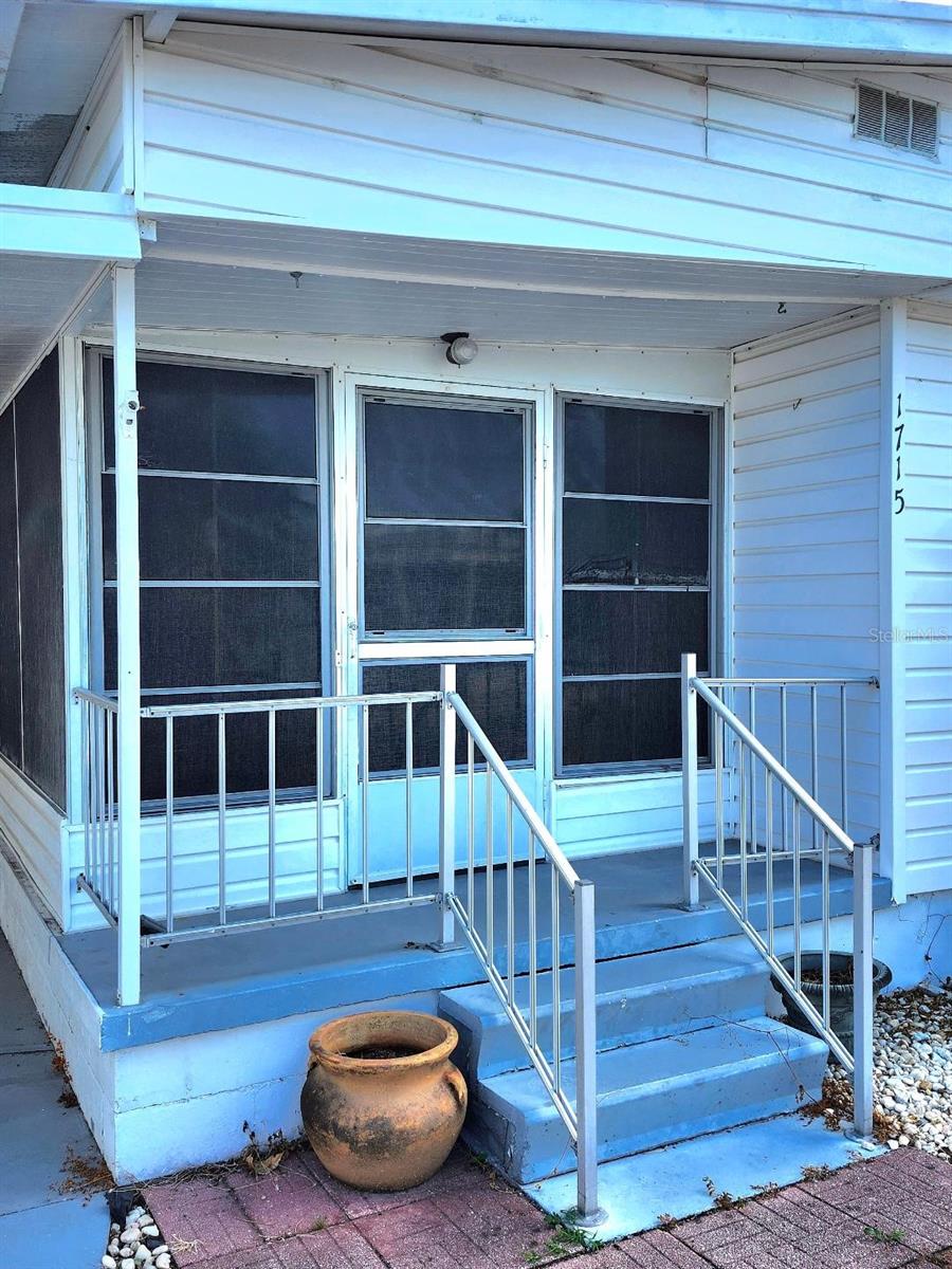 1715 Illinois Ave Property Photo 9