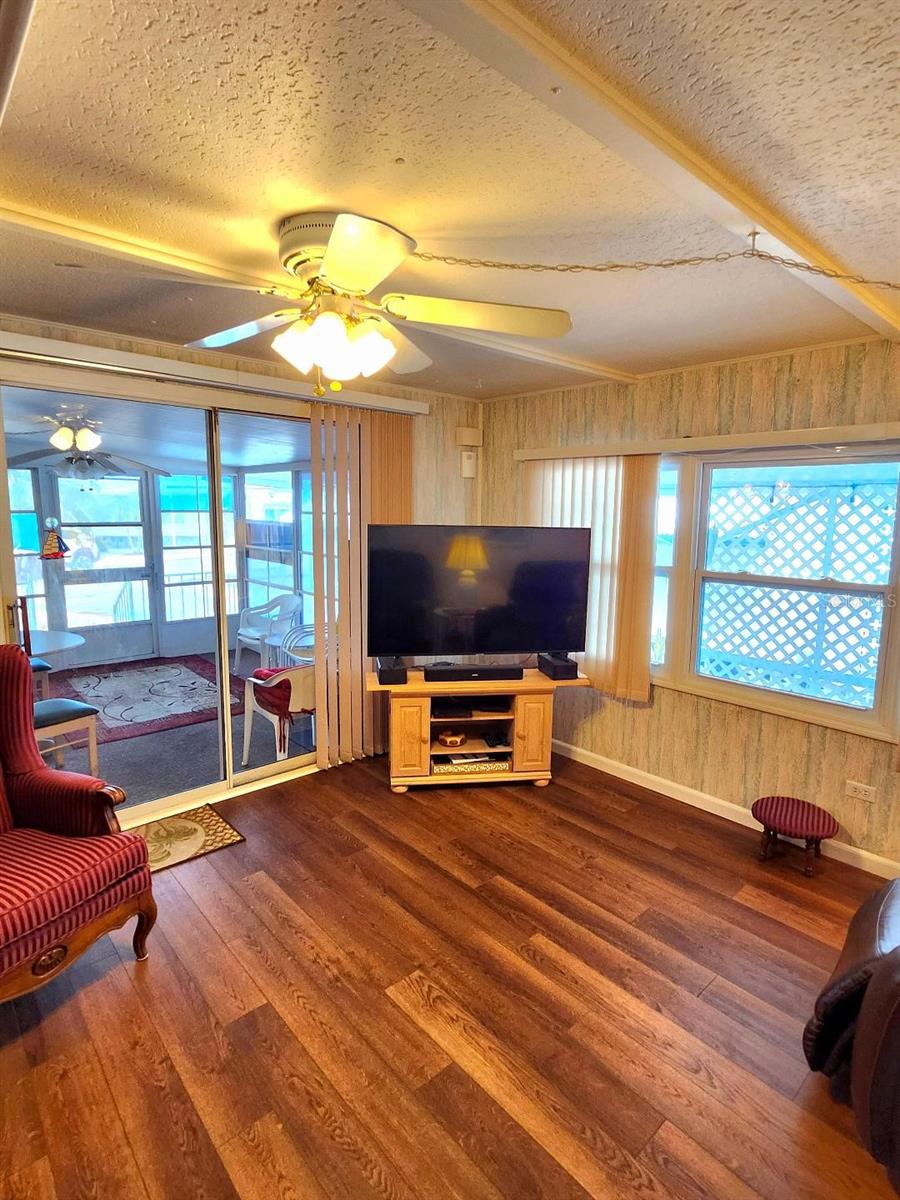 1715 Illinois Ave Property Photo 13