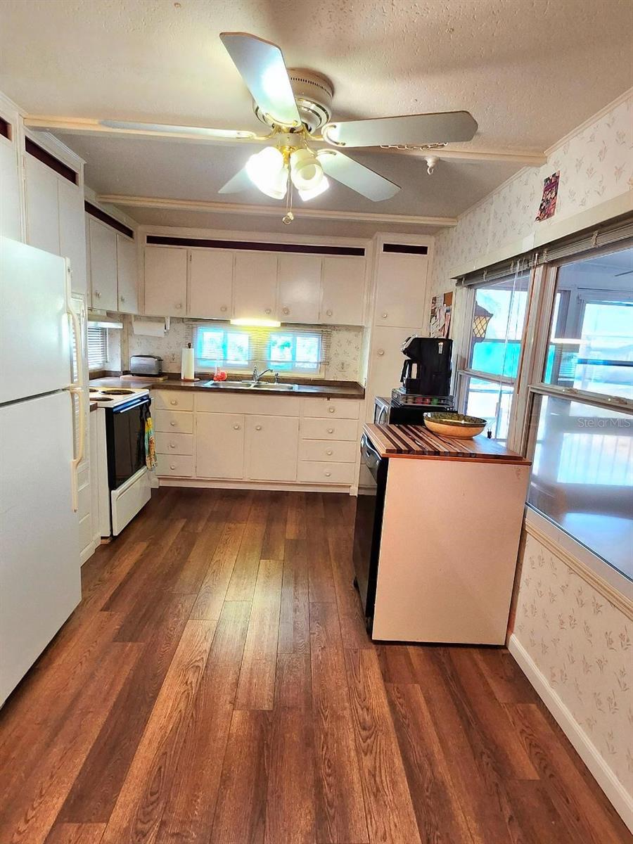 1715 Illinois Ave Property Photo 18