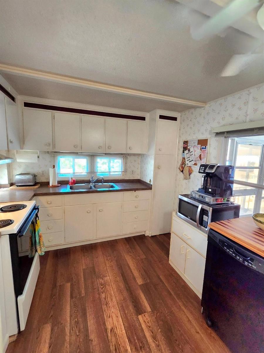 1715 Illinois Ave Property Photo 19