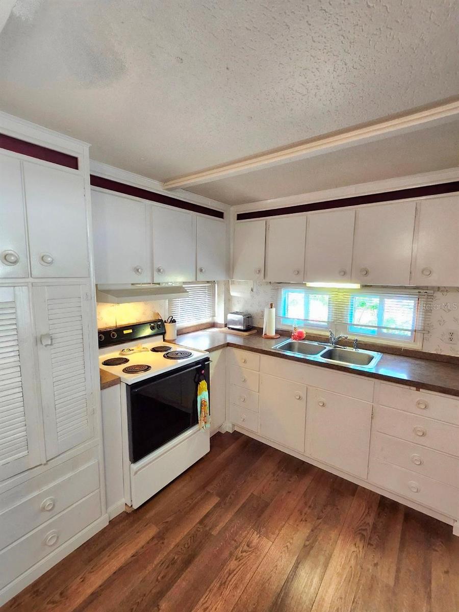 1715 Illinois Ave Property Photo 23