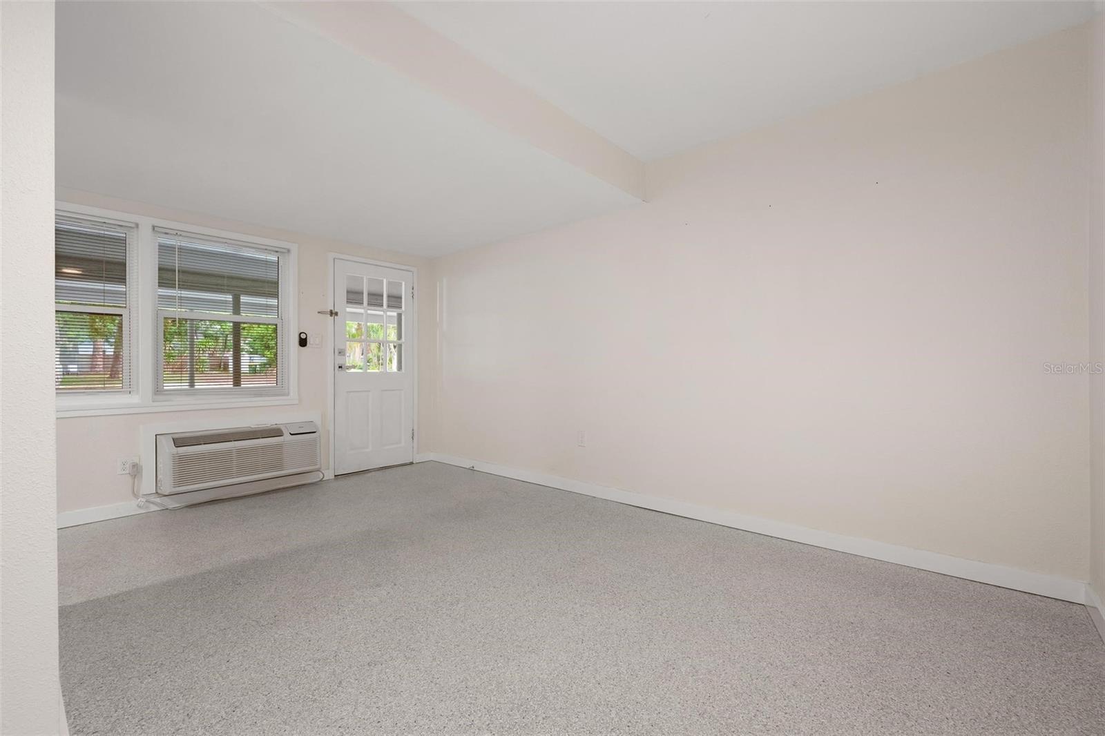 308 Ohio Pl #2 Property Photo 6