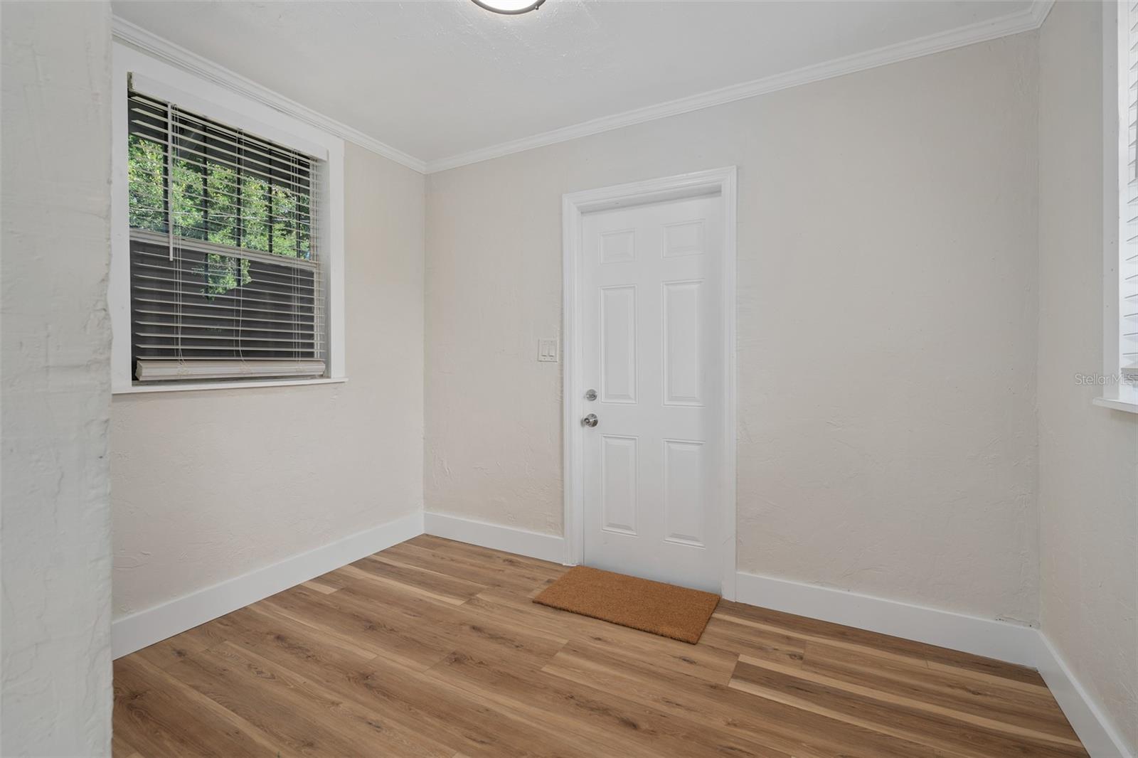 914 26th St Property Photo 12