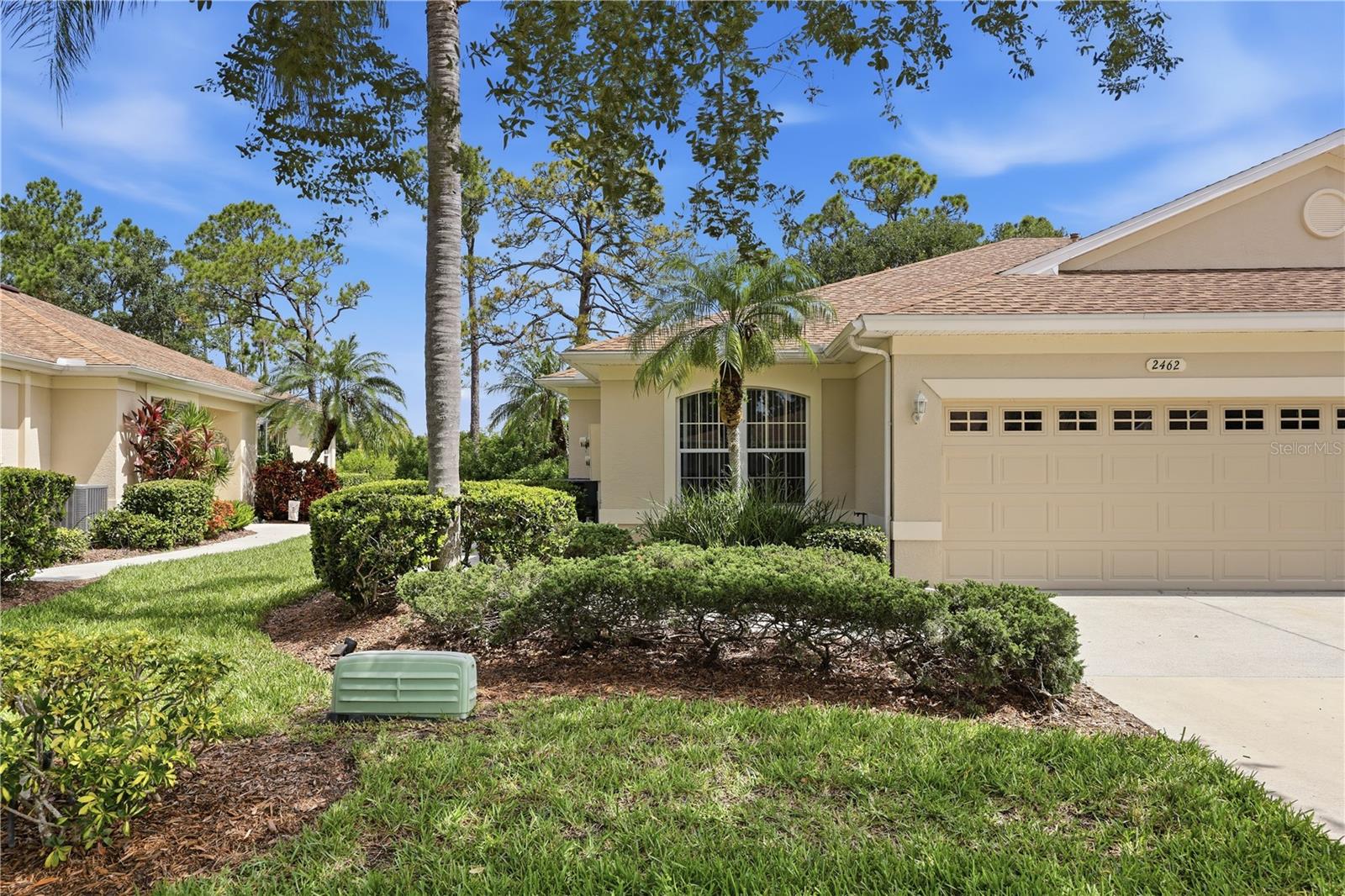2462 Magnolia Cir Property Photo 1