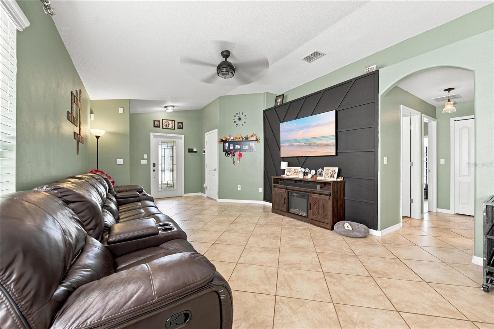 1111 Seminole Sky Dr Property Photo 6