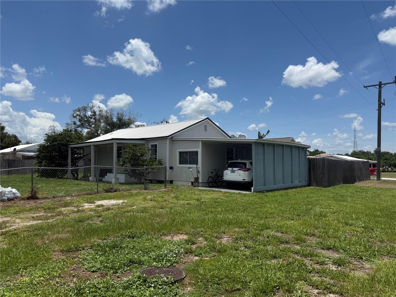 326 E Whidden St Property Photo 1