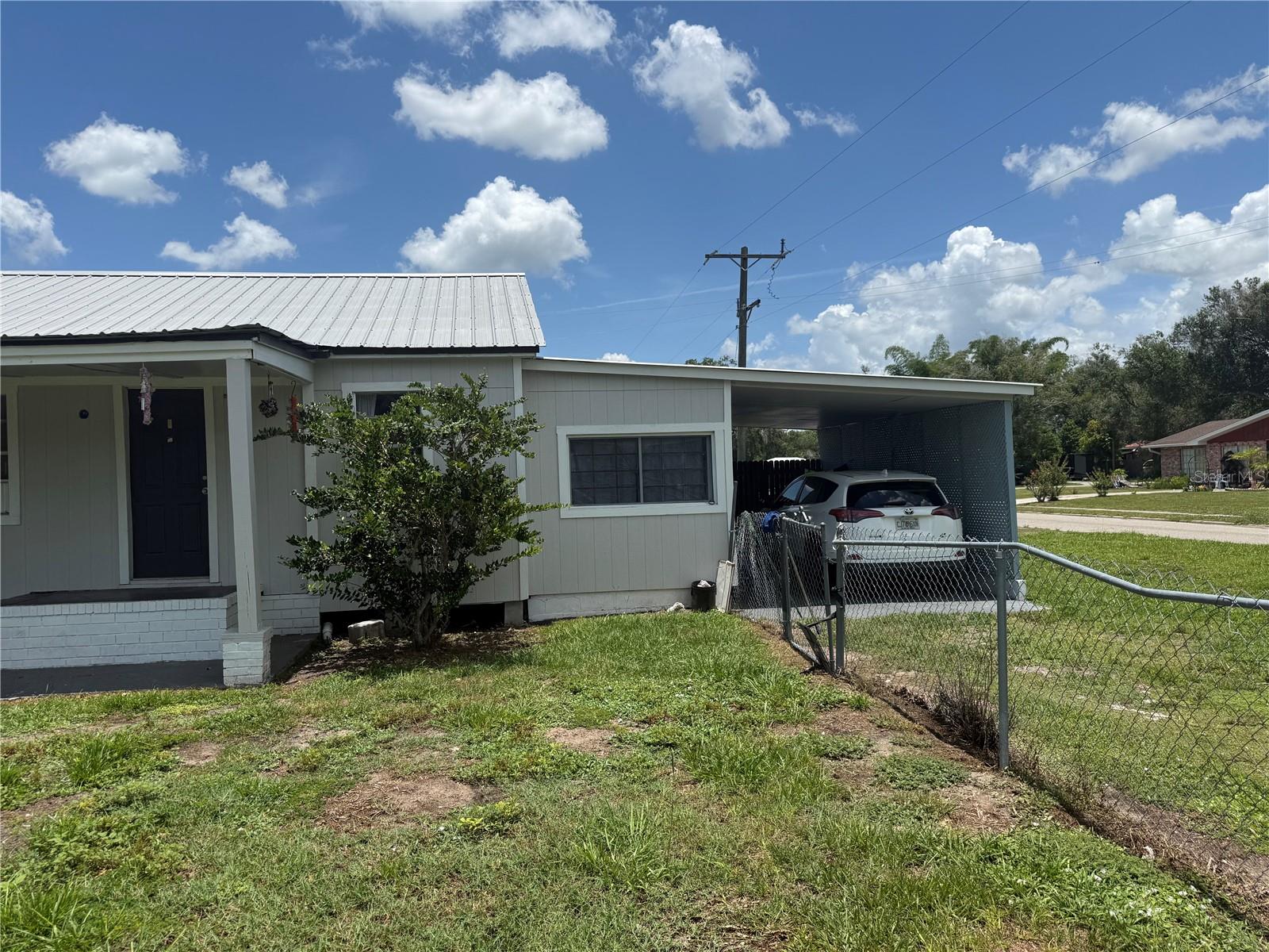 326 E Whidden St Property Photo 3