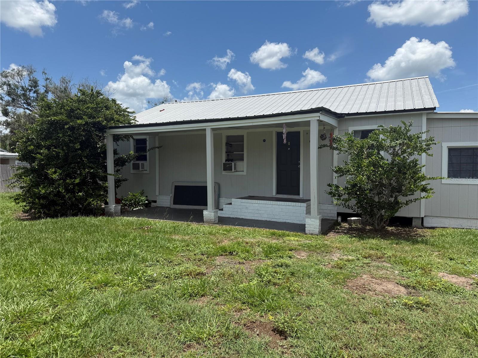 326 E Whidden St Property Photo 4