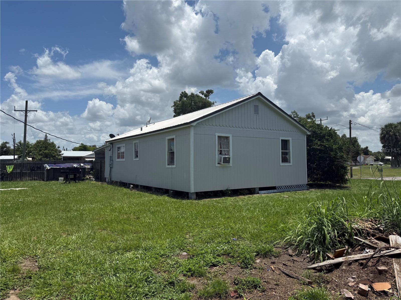 326 E Whidden St Property Photo 6