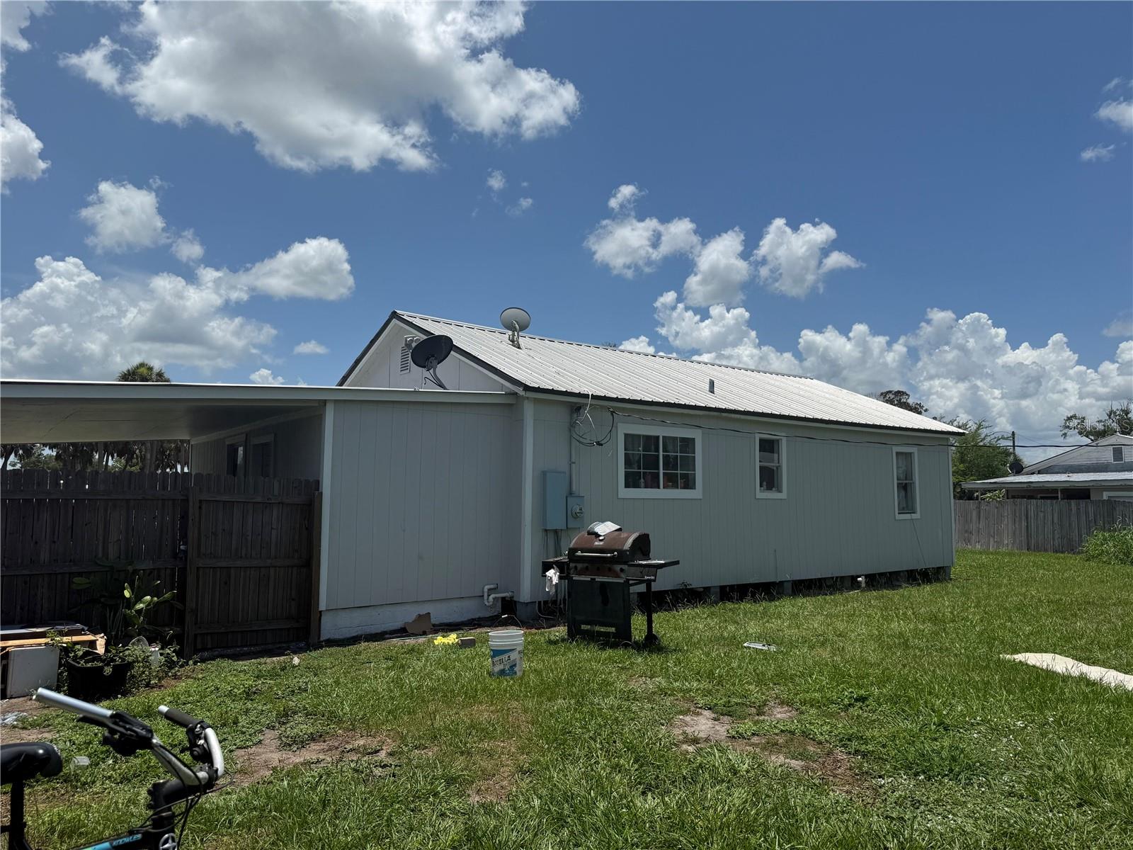 326 E Whidden St Property Photo 8