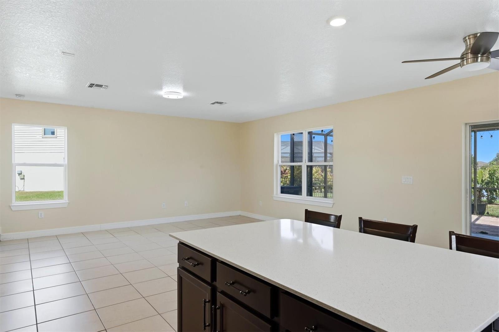 9108 Royal River Cir Property Photo 6