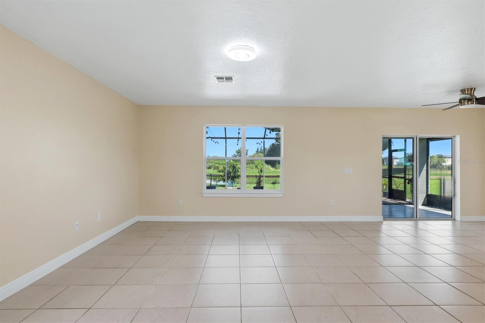 9108 Royal River Cir Property Photo 7