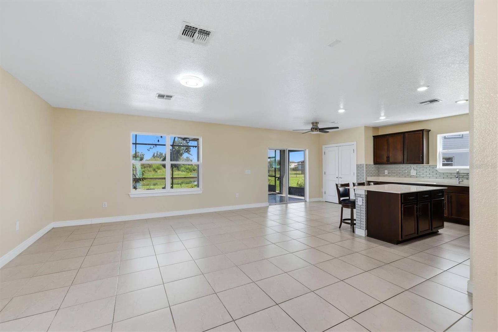 9108 Royal River Cir Property Photo 8