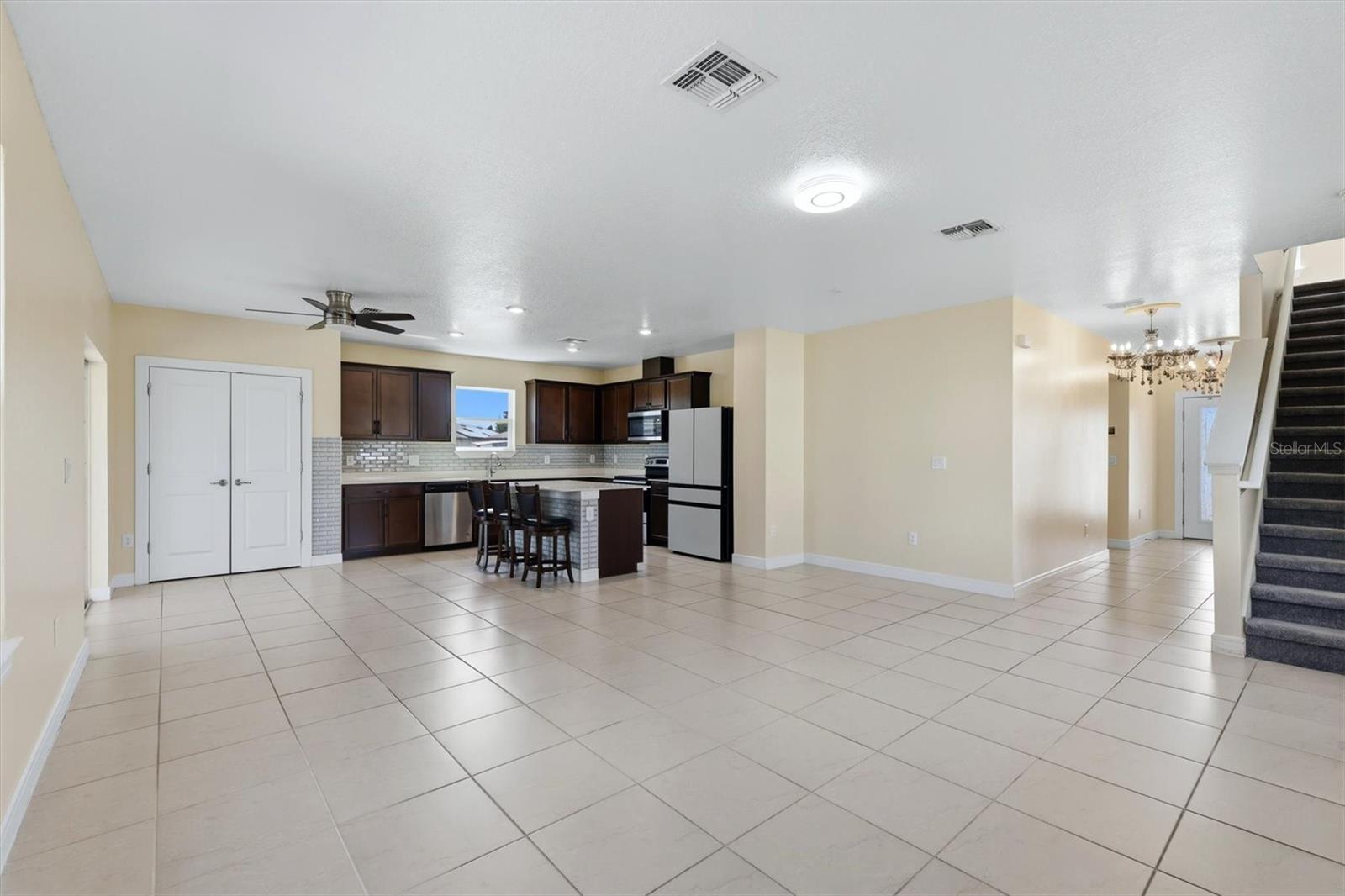 9108 Royal River Cir Property Photo 12