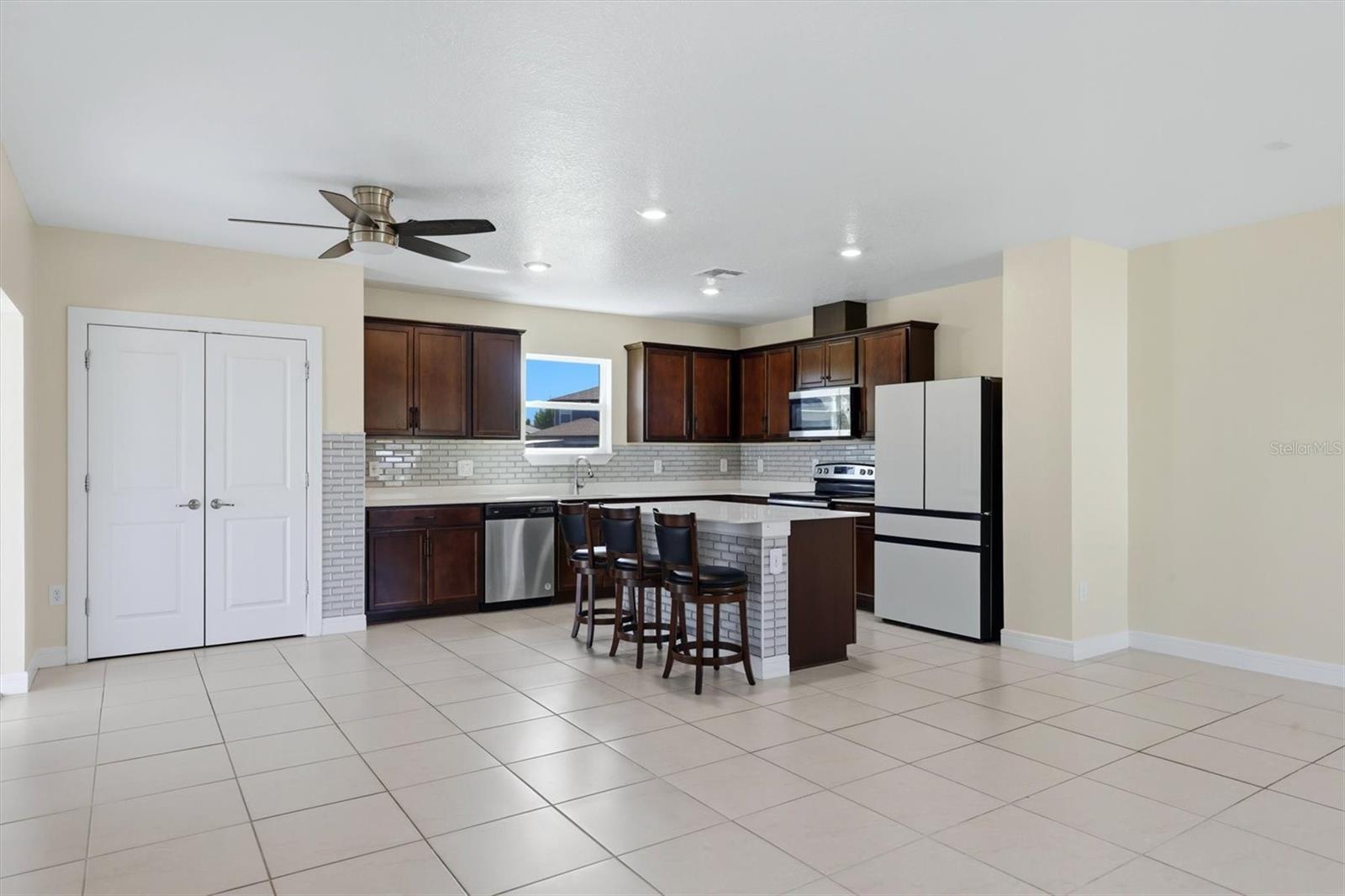 9108 Royal River Cir Property Photo 14